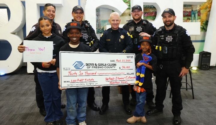 Jose Ramirez and Seniesa Estrada Visit Boys & Girls Club — The