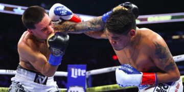 Emanuel Navarrete KOs Oscar Valdez to retain his WBO junior world title